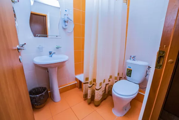 Ванная комната 2-местного номера 2 категории в санатории Дубрава Железноводск - фотография