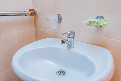 Ванная комната 2-местного номера 2 категории в санатории Дубрава Железноводск - фотография